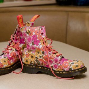 Dr. Martens Pascal Pink Floral Retro Boot Size 9- Vintage Fall Boots